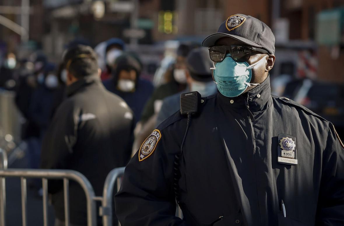 خبرنگاران بیش از 1400 نیروی پلیس نیویورک به کرونا مبتلا شده اند