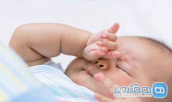 چرا کودک شما چشمان خود را می مالد؟ چرا کودک شما چشمان خود را می مالد؟