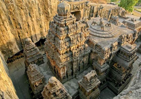 کیلاسا؛ معبدی زیبا در دل کوه های سخت هند