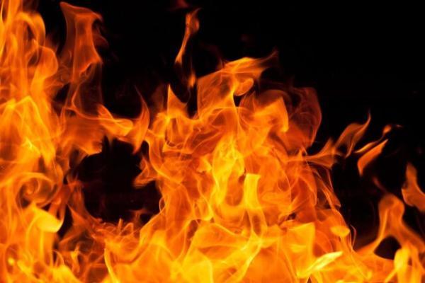آتش سوزی در منطقه ویژه مالی پتروشیمی ماهشهر، حریق تحت کنترل است